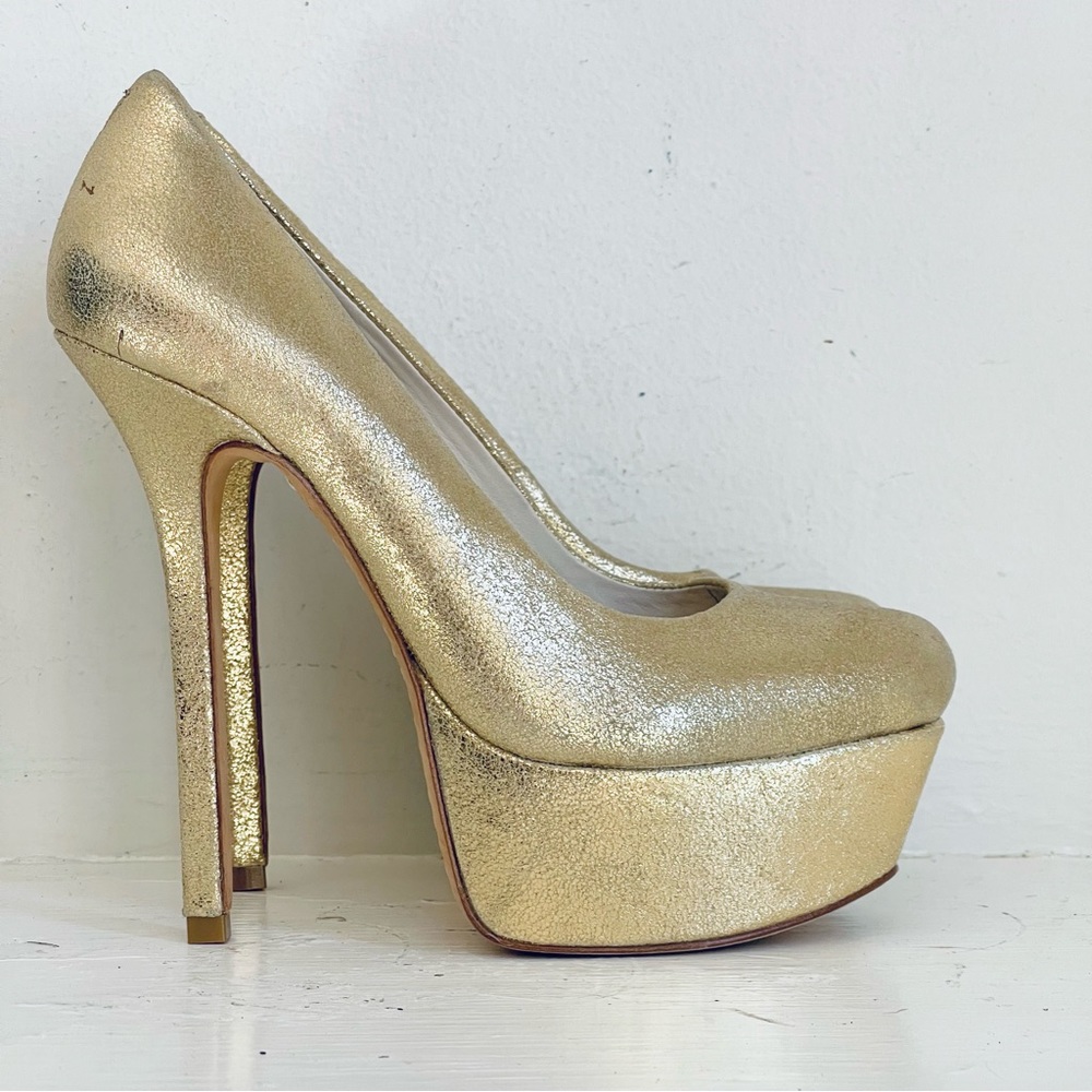 Alice + Olivia By Stacey Bendet Larimore Gold Platform Pump Size 36